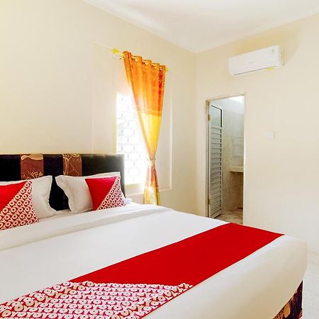 Oyo 3252 Lansano Residence Syariah Padang  Luaran gambar